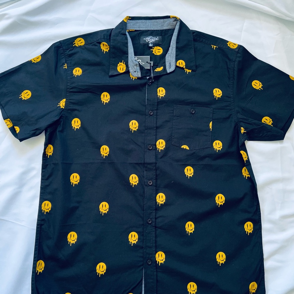 NWT Trippy Smiley Button Down